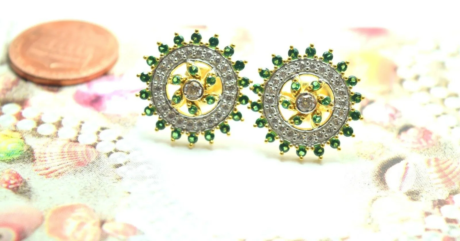 22k Solid Gold ELEGANT FLOWER Green Stone EARRINGS STUD Antique Design E186