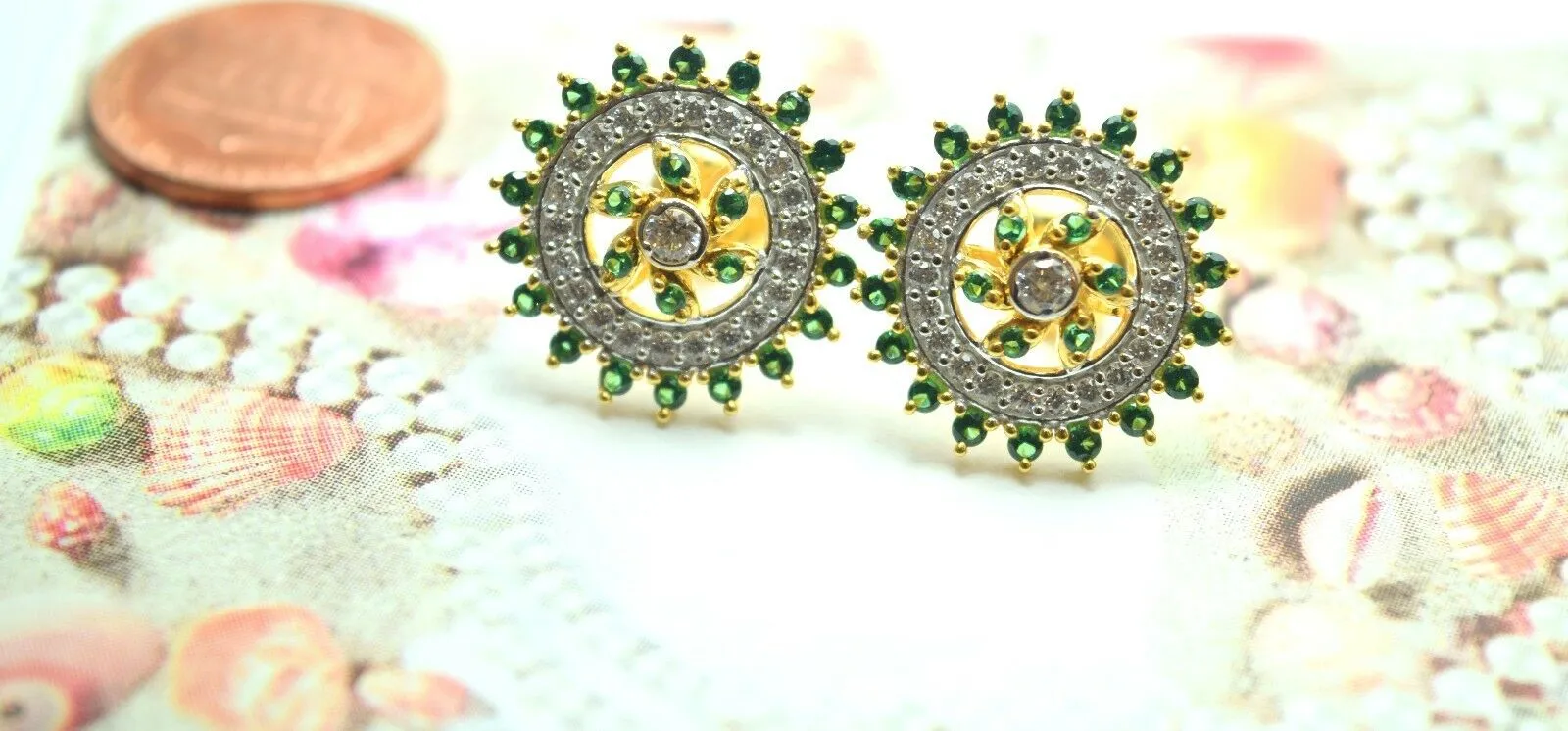 22k Solid Gold ELEGANT FLOWER Green Stone EARRINGS STUD Antique Design E186