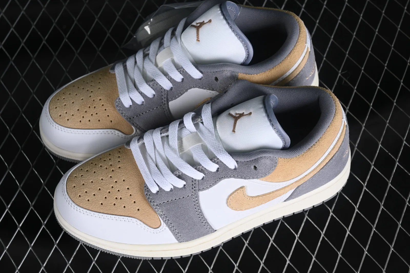 Air Jordan 1 Low Grey Brown White DC0774-189