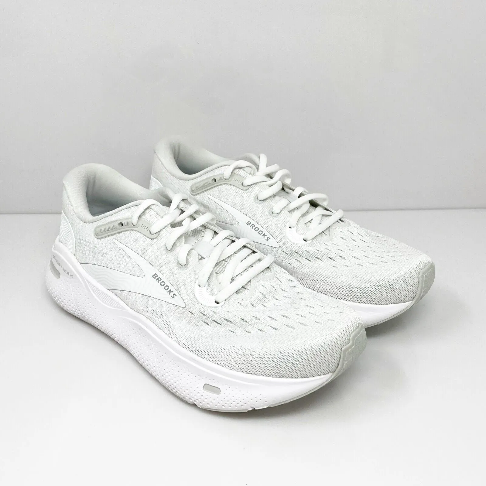 Brooks Womens Ghost Max 1203951B124 White Running Shoes Sneakers Size 8 B