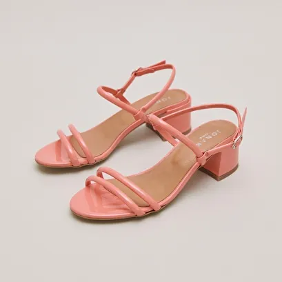 Heeled sandals in coral patent