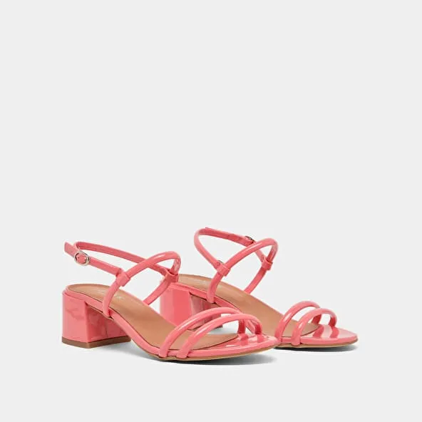 Heeled sandals in coral patent