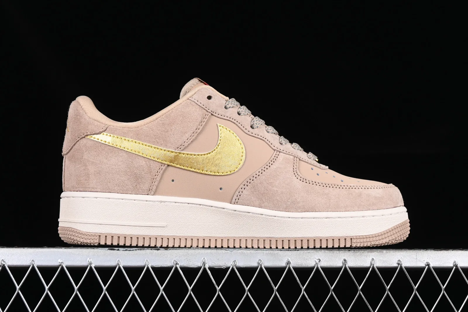 Nike Air Force 1 07 Low Brown Gold Red XP9688-762