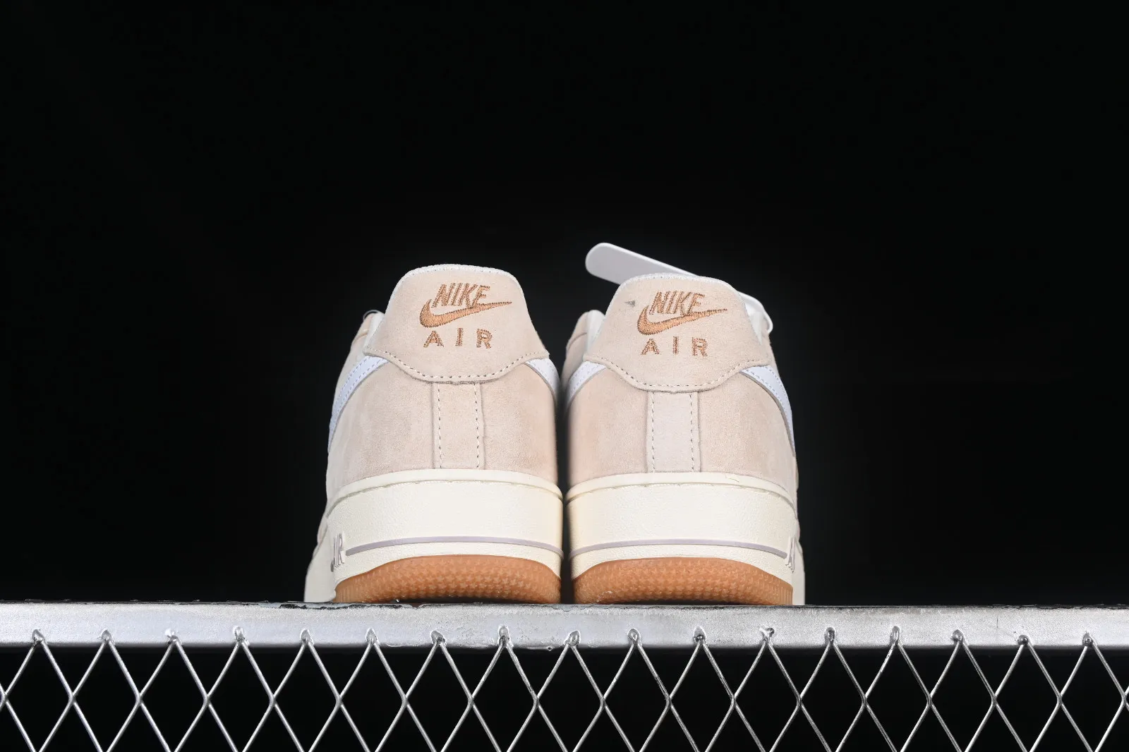 Nike Air Force 1 07 Low Suede White Brown Gum AV0383-222