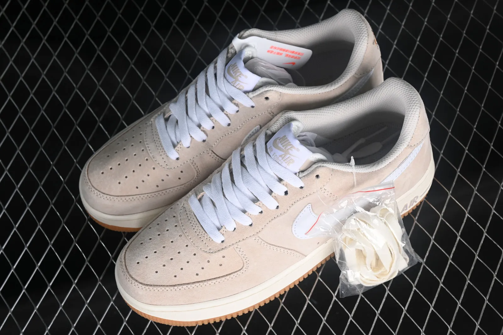 Nike Air Force 1 07 Low Suede White Brown Gum AV0383-222