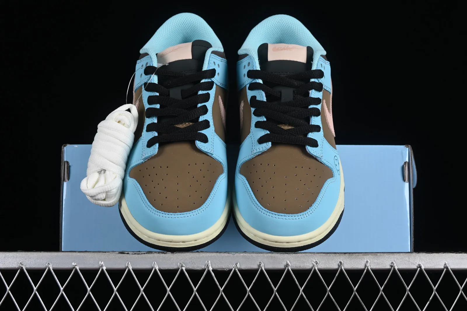 Nike SB Dunk Low Blue Brown Pink MU0232-366