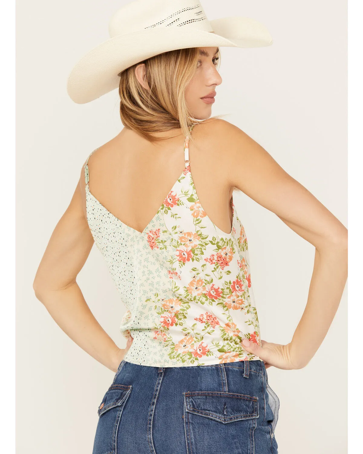 Product Name:  En Creme Women's Floral Print Tie Front Sleeveless Top