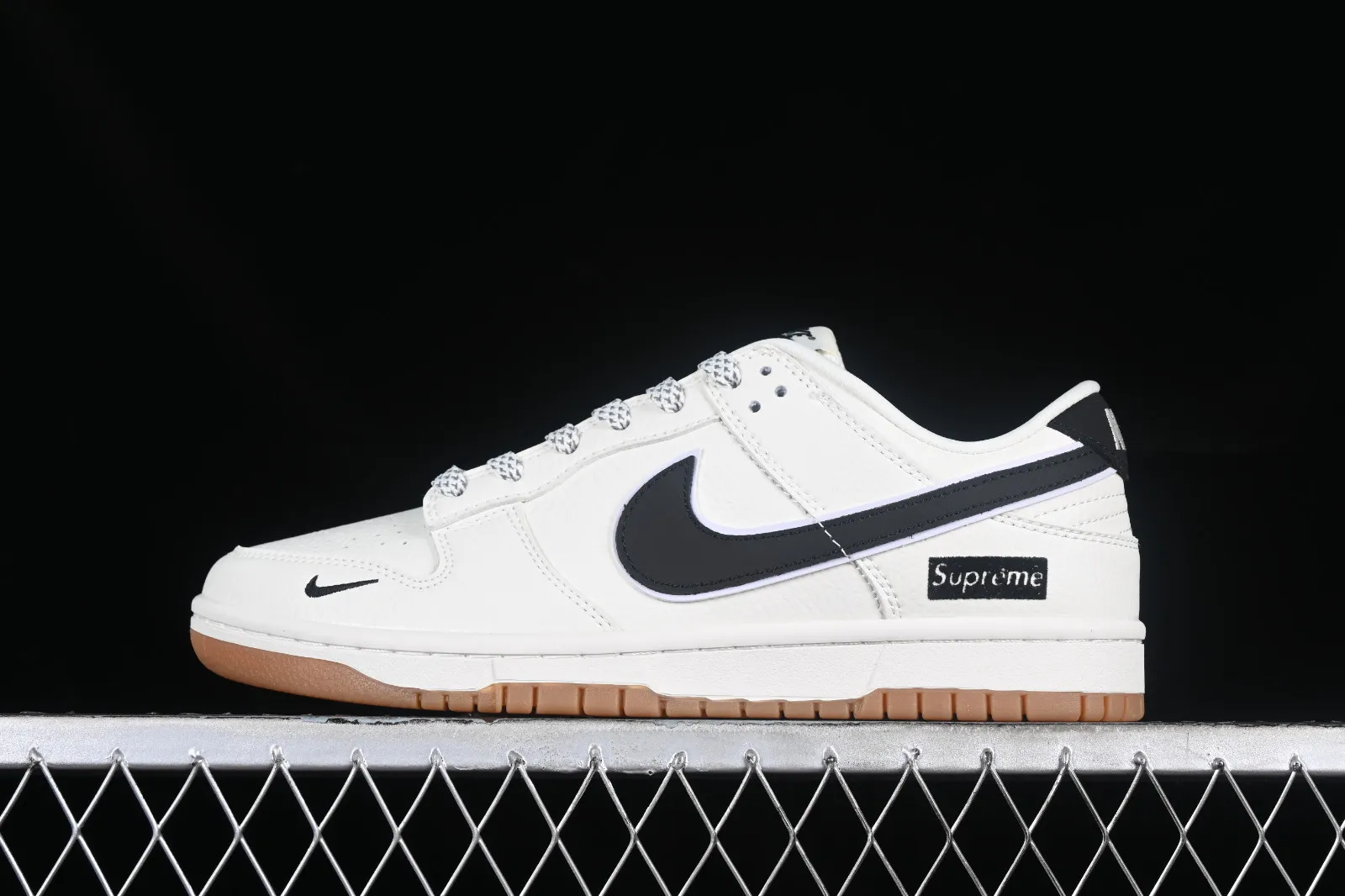 Supreme x Nike SB Dunk Low Off White Black Brown XH0923-151