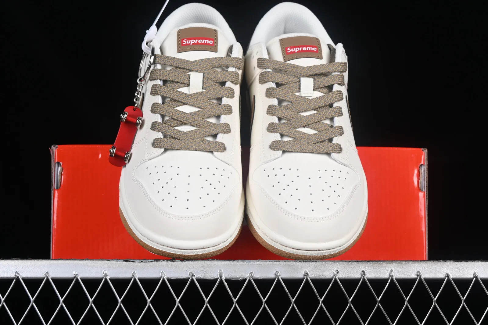 Supreme x Nike SB Dunk Low Off White Brown Red FC1688-143